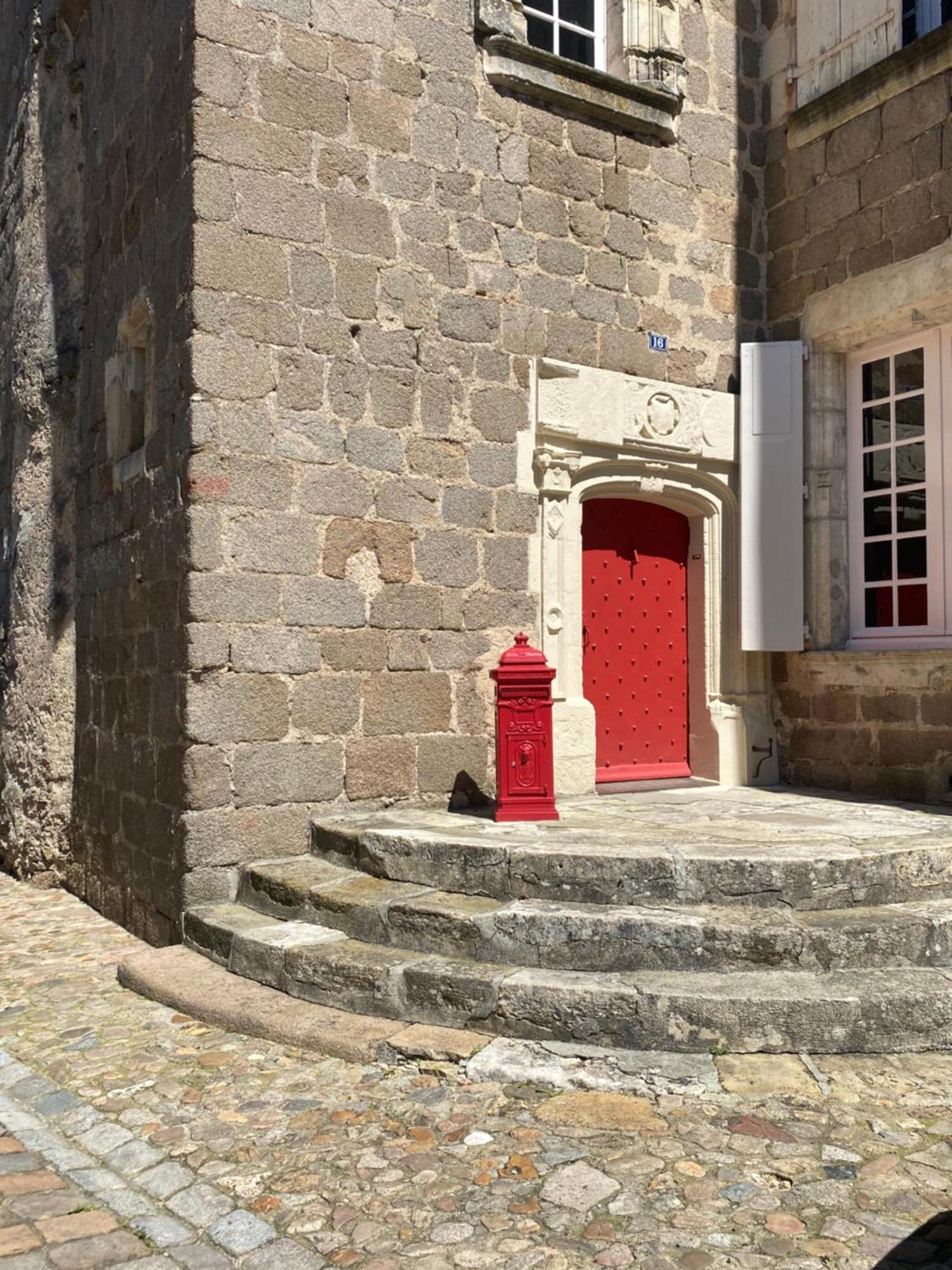 Manoir Des Arts Bed & Breakfast Confolens Bagian luar foto